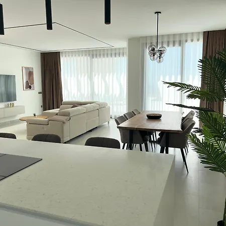 Sea View Luxury 菲内斯特拉特
